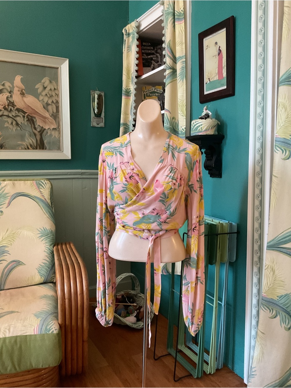 Loco Lindo 30s 40s Tropical Birds Pink Wrap Crop Top with Long Flamenco Sleeves